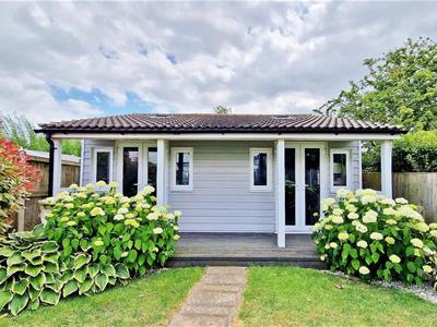 Detached Garden Bar & Workshop